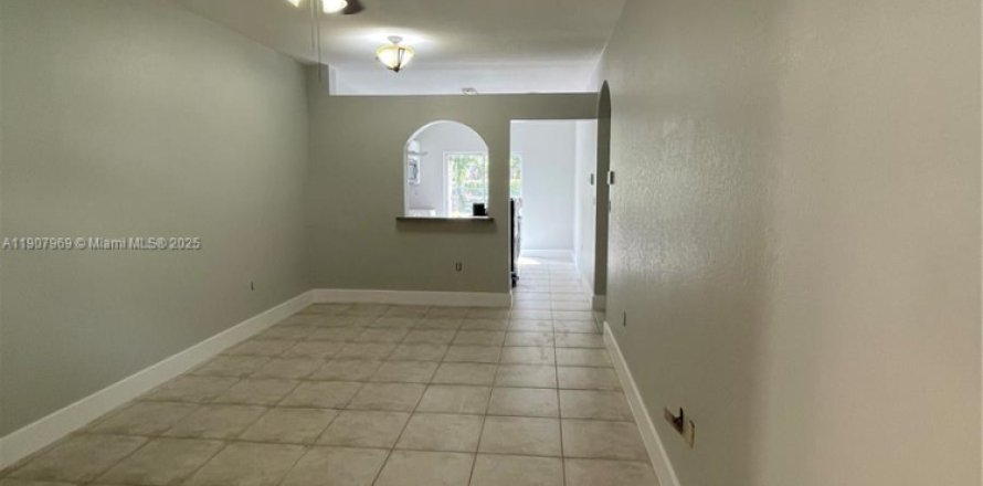 Condo à Hialeah, Floride, 3 chambres № 1967726