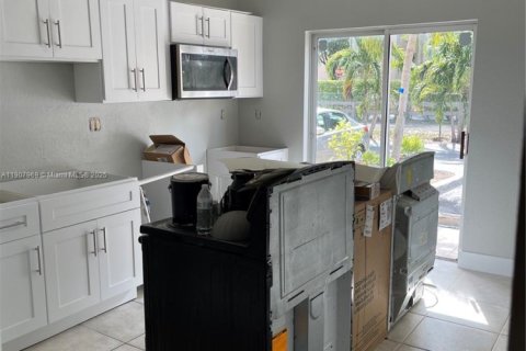 Copropriété à louer à Hialeah, Floride: 3 chambres, 92.16 m2 № 1967726 - photo 2