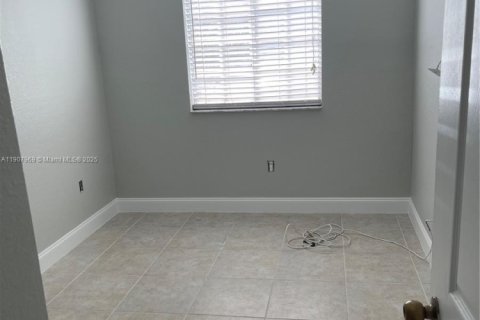 Copropriété à louer à Hialeah, Floride: 3 chambres, 92.16 m2 № 1967726 - photo 3