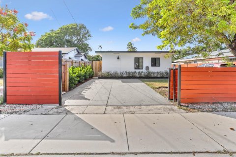 Propiedad comercial en alquiler en Delray Beach, Florida, 2 dormitorios, 85.93 m2 № 874588 - foto 1