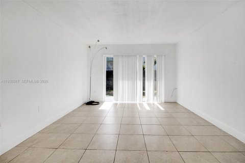 Copropriété à vendre à Doral, Floride: 1 chambre, 75.25 m2 № 1995607 - photo 2