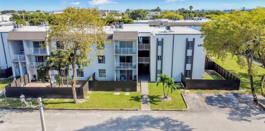 Condo à Doral, Floride, 1 chambre  № 1995607