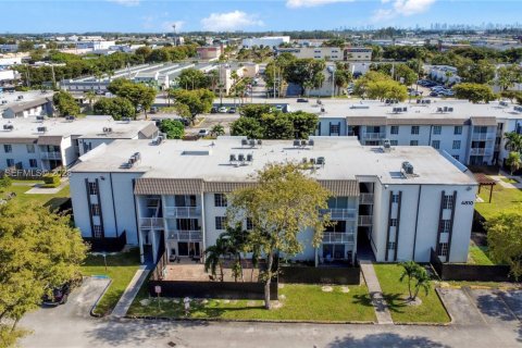 Copropriété à vendre à Doral, Floride: 1 chambre, 75.25 m2 № 1995607 - photo 23