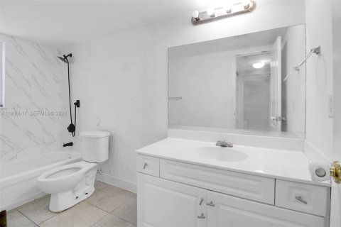 Copropriété à vendre à Doral, Floride: 1 chambre, 75.25 m2 № 1995607 - photo 13