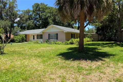 House in Eustis, Florida 3 bedrooms, 164.16 sq.m. № 2234638 - photo 2