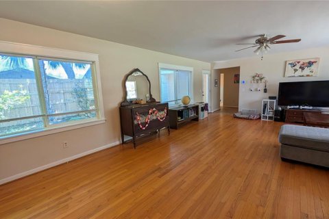 House in Eustis, Florida 3 bedrooms, 164.16 sq.m. № 2234638 - photo 7