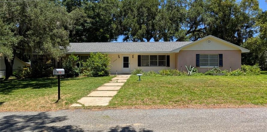 House in Eustis, Florida 3 bedrooms, 164.16 sq.m. № 2234638