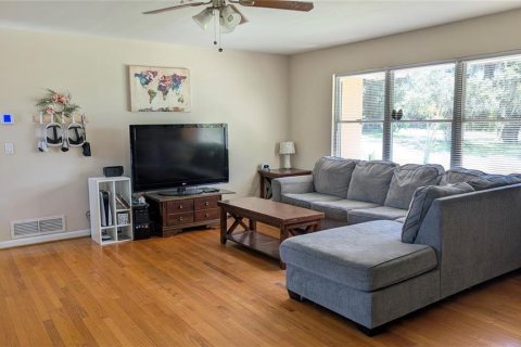 House in Eustis, Florida 3 bedrooms, 164.16 sq.m. № 2234638 - photo 6