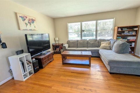 House in Eustis, Florida 3 bedrooms, 164.16 sq.m. № 2234638 - photo 9