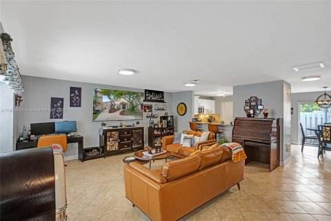 Villa ou maison à vendre à Miami, Floride: 3 chambres, 160.91 m2 № 1965036 - photo 8