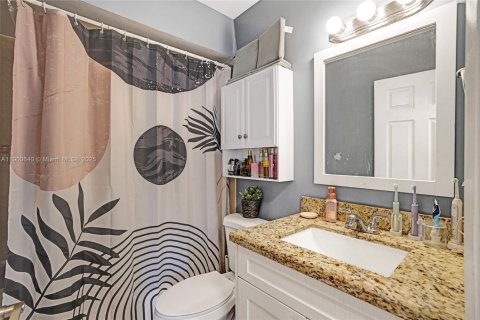 Villa ou maison à vendre à Miami, Floride: 3 chambres, 160.91 m2 № 1965036 - photo 21