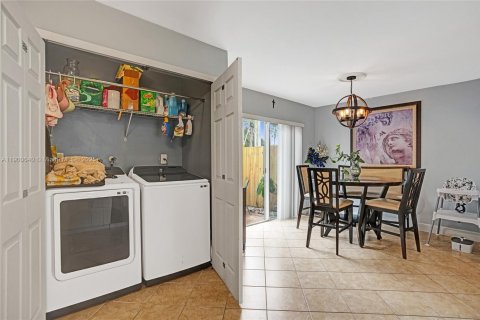 Villa ou maison à vendre à Miami, Floride: 3 chambres, 160.91 m2 № 1965036 - photo 14