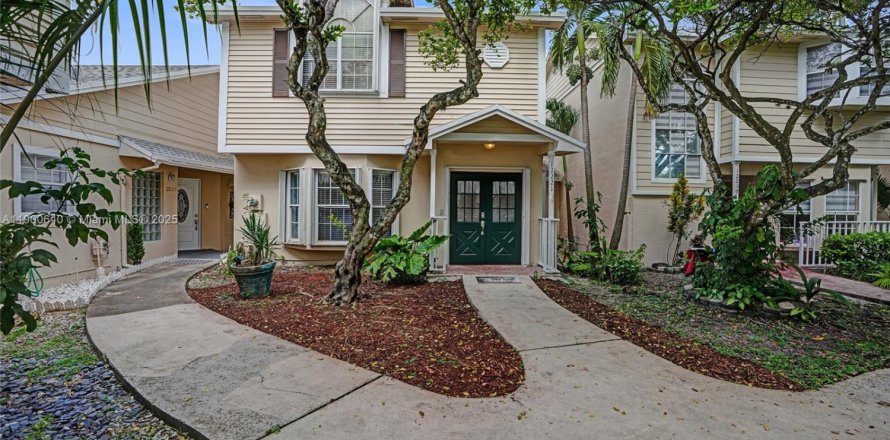 Villa ou maison à Miami, Floride 3 chambres, 160.91 m2 № 1965036