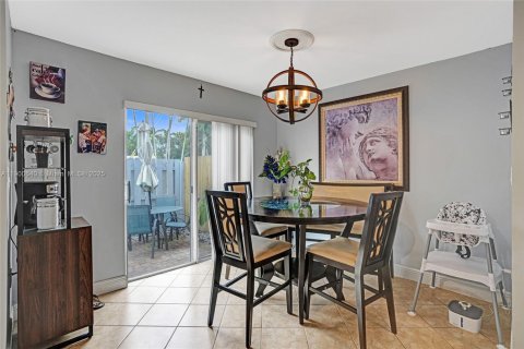 Villa ou maison à vendre à Miami, Floride: 3 chambres, 160.91 m2 № 1965036 - photo 15