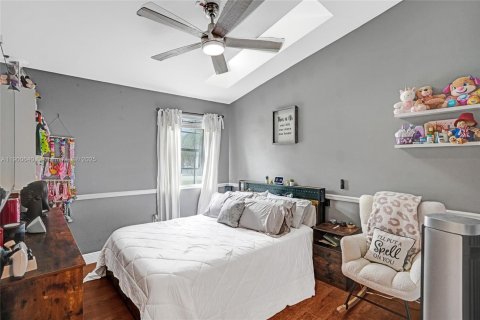 Villa ou maison à vendre à Miami, Floride: 3 chambres, 160.91 m2 № 1965036 - photo 17