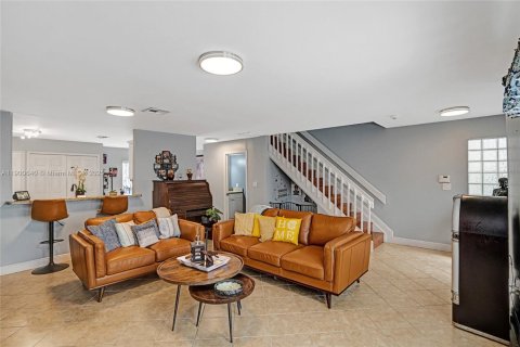 Villa ou maison à vendre à Miami, Floride: 3 chambres, 160.91 m2 № 1965036 - photo 4