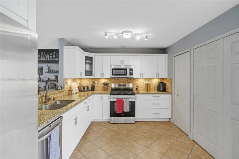 Villa ou maison à vendre à Miami, Floride: 3 chambres, 160.91 m2 № 1965036 - photo 11