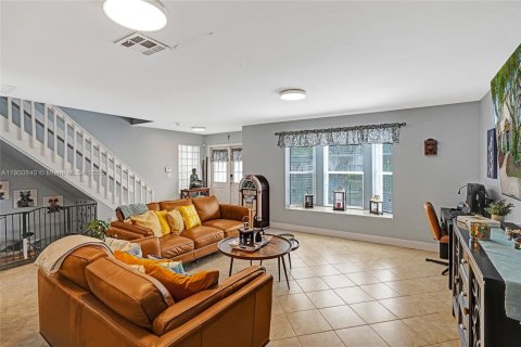 Villa ou maison à vendre à Miami, Floride: 3 chambres, 160.91 m2 № 1965036 - photo 3