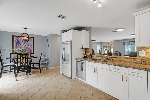 Villa ou maison à vendre à Miami, Floride: 3 chambres, 160.91 m2 № 1965036 - photo 12