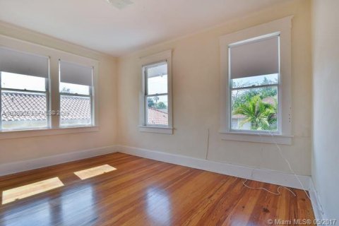 House in Miami, Florida 4 bedrooms, 280.19 sq.m. № 2052982 - photo 16