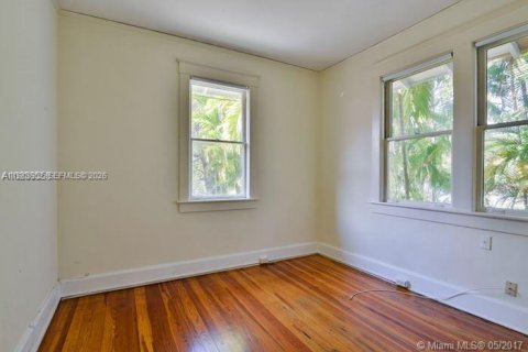 House in Miami, Florida 4 bedrooms, 280.19 sq.m. № 2052982 - photo 14