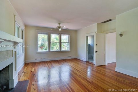 House in Miami, Florida 4 bedrooms, 280.19 sq.m. № 2052982 - photo 8