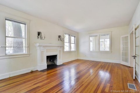 House in Miami, Florida 4 bedrooms, 280.19 sq.m. № 2052982