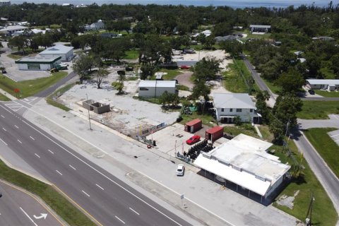 Propiedad comercial en Punta Gorda, Florida № 2310306