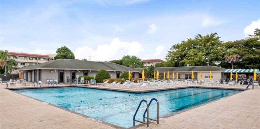 Condo in Coconut Creek, Florida, 2 bedrooms № 1152032