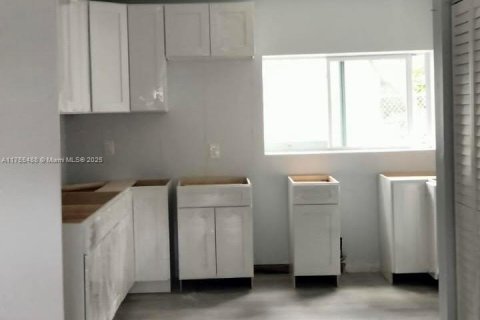 Commercial property in West Palm Beach, Florida 278.71 sq.m. № 1860163 - photo 7