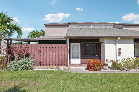 Adosado en Fort Myers, Florida 2 dormitorios, 111.2 m2 № 2244281