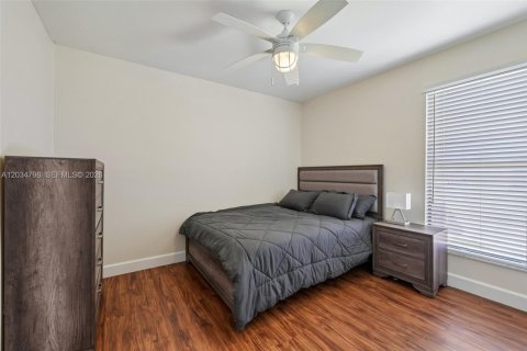 Adosado en venta en Fort Myers, Florida, 2 dormitorios, 111.2 m2 № 2244281 - foto 25