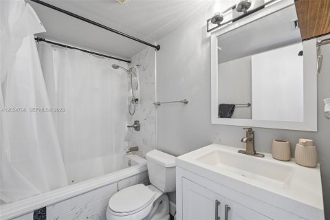 Adosado en venta en Fort Myers, Florida, 2 dormitorios, 111.2 m2 № 2244281 - foto 24