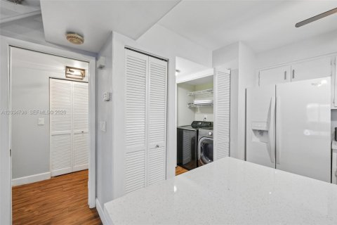 Adosado en venta en Fort Myers, Florida, 2 dormitorios, 111.2 m2 № 2244281 - foto 14
