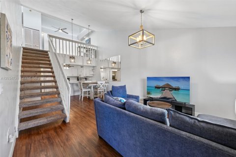 Adosado en venta en Fort Myers, Florida, 2 dormitorios, 111.2 m2 № 2244281 - foto 5