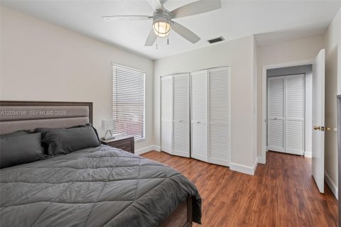 Adosado en venta en Fort Myers, Florida, 2 dormitorios, 111.2 m2 № 2244281 - foto 27