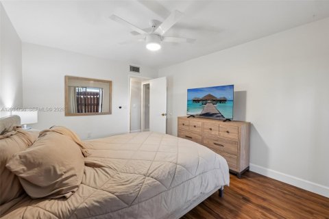 Adosado en venta en Fort Myers, Florida, 2 dormitorios, 111.2 m2 № 2244281 - foto 20