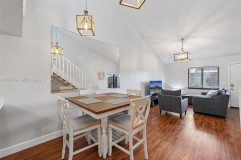 Adosado en venta en Fort Myers, Florida, 2 dormitorios, 111.2 m2 № 2244281 - foto 10