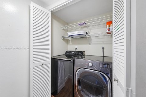 Adosado en venta en Fort Myers, Florida, 2 dormitorios, 111.2 m2 № 2244281 - foto 15
