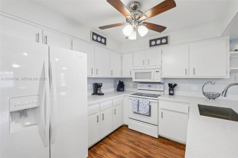 Adosado en venta en Fort Myers, Florida, 2 dormitorios, 111.2 m2 № 2244281 - foto 13