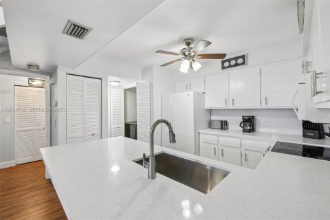 Adosado en venta en Fort Myers, Florida, 2 dormitorios, 111.2 m2 № 2244281 - foto 12