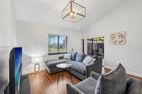 Adosado en venta en Fort Myers, Florida, 2 dormitorios, 111.2 m2 № 2244281 - foto 6