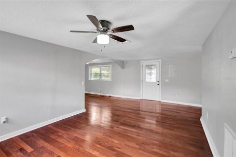 Casa en venta en Zephyrhills, Florida, 4 dormitorios, 177.54 m2 № 1885540 - foto 8