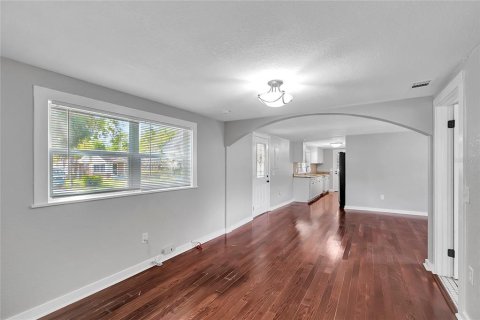 Casa en venta en Zephyrhills, Florida, 4 dormitorios, 177.54 m2 № 1885540 - foto 11