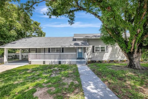 Casa en venta en Zephyrhills, Florida, 4 dormitorios, 177.54 m2 № 1885540 - foto 1