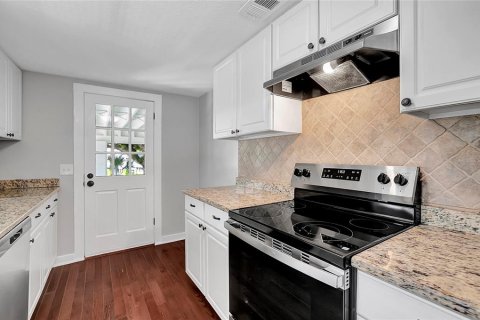 Casa en venta en Zephyrhills, Florida, 4 dormitorios, 177.54 m2 № 1885540 - foto 15