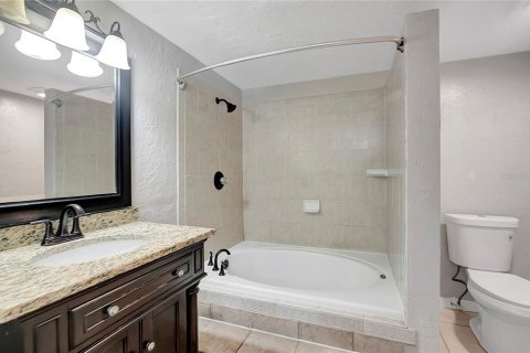 Casa en venta en Zephyrhills, Florida, 4 dormitorios, 177.54 m2 № 1885540 - foto 24