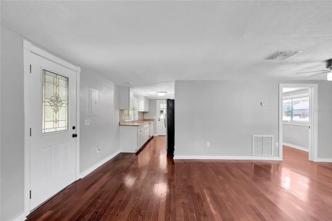 Casa en venta en Zephyrhills, Florida, 4 dormitorios, 177.54 m2 № 1885540 - foto 12