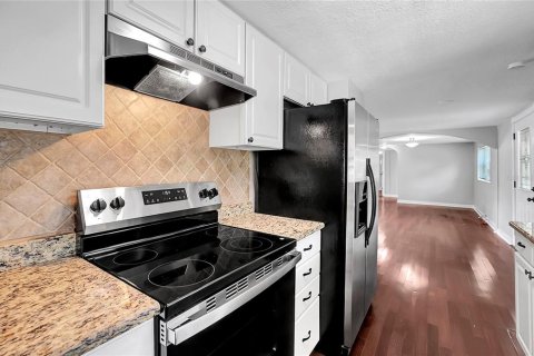 Casa en venta en Zephyrhills, Florida, 4 dormitorios, 177.54 m2 № 1885540 - foto 19