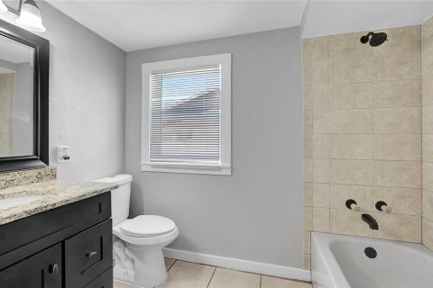 Casa en venta en Zephyrhills, Florida, 4 dormitorios, 177.54 m2 № 1885540 - foto 29
